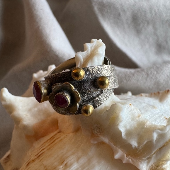 Sundance Collection 925 Sterling Silver Garnet Textured Handcrafted Unique Ring - Picture 2 of 5